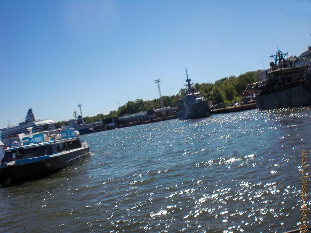 Militärische Schiffe im Hafen