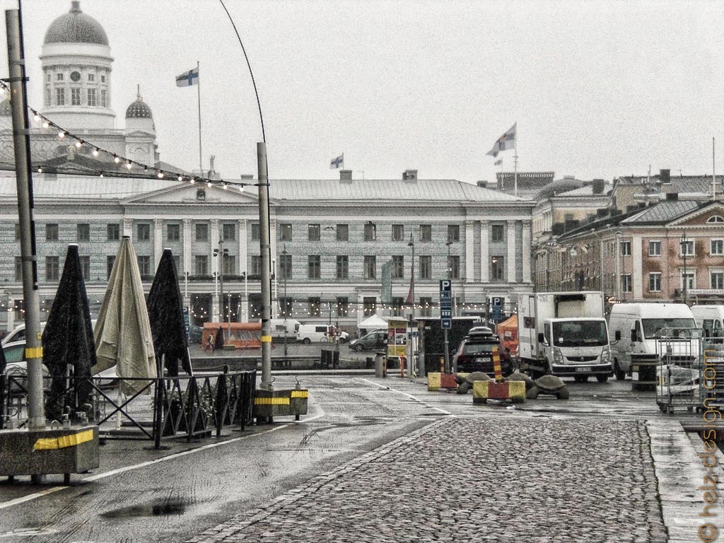 Tuomiokirkko und Kaupungintalo – Dom und Rathaus