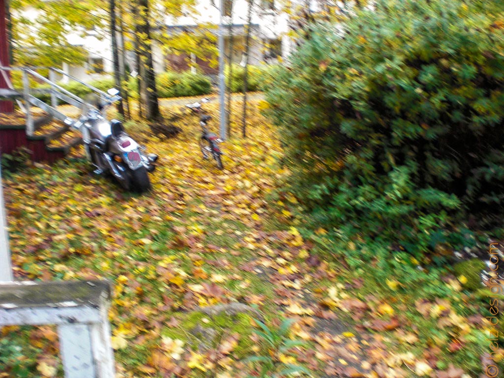 Garten in der Mikkolankuja mit Harley