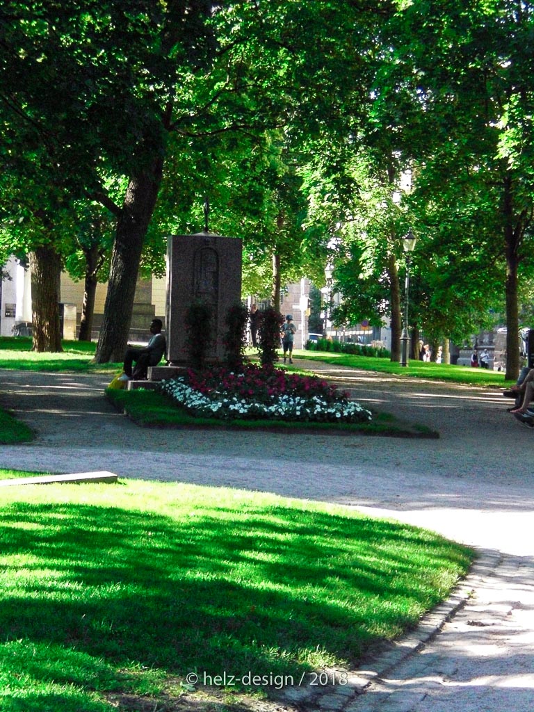 Helsingin valtauksessa kaatuneiden saksalaisten muistomerkki –  Denkmal für die 54 gefallenen Deutschen im Bürgerkrieg 1918