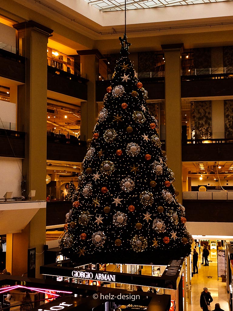 Der hängende Weihnachtsbaum von Stockmann