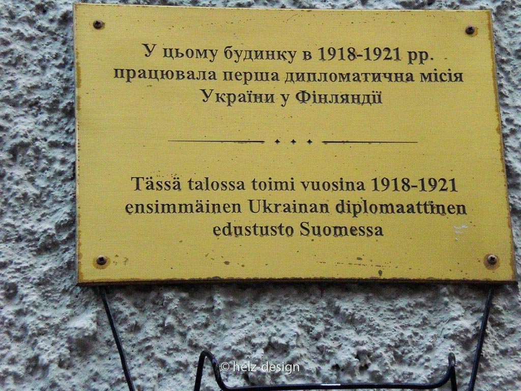 tässä talossa toimi vuosina 18-21 ensimmäinen ukrainan diplomaattinen edusto suomessa  – in diesem Haus arbeitete von 1918–1921 die erste ukrainische Vertretung in Finnland