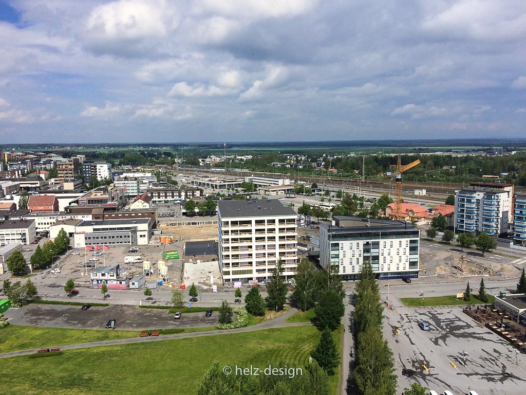 Zentrum – im Hintergrund Bahngleise