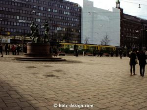 Platz mit den Kolme Sepää an der Aleksanterinkatu