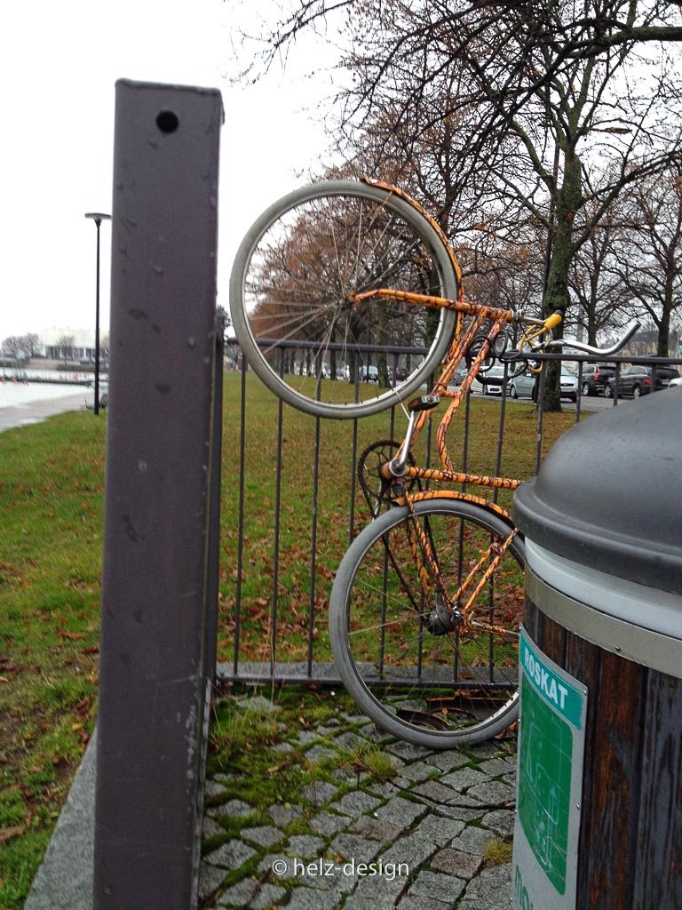 Wer hat das Fahrrad so geparkt?