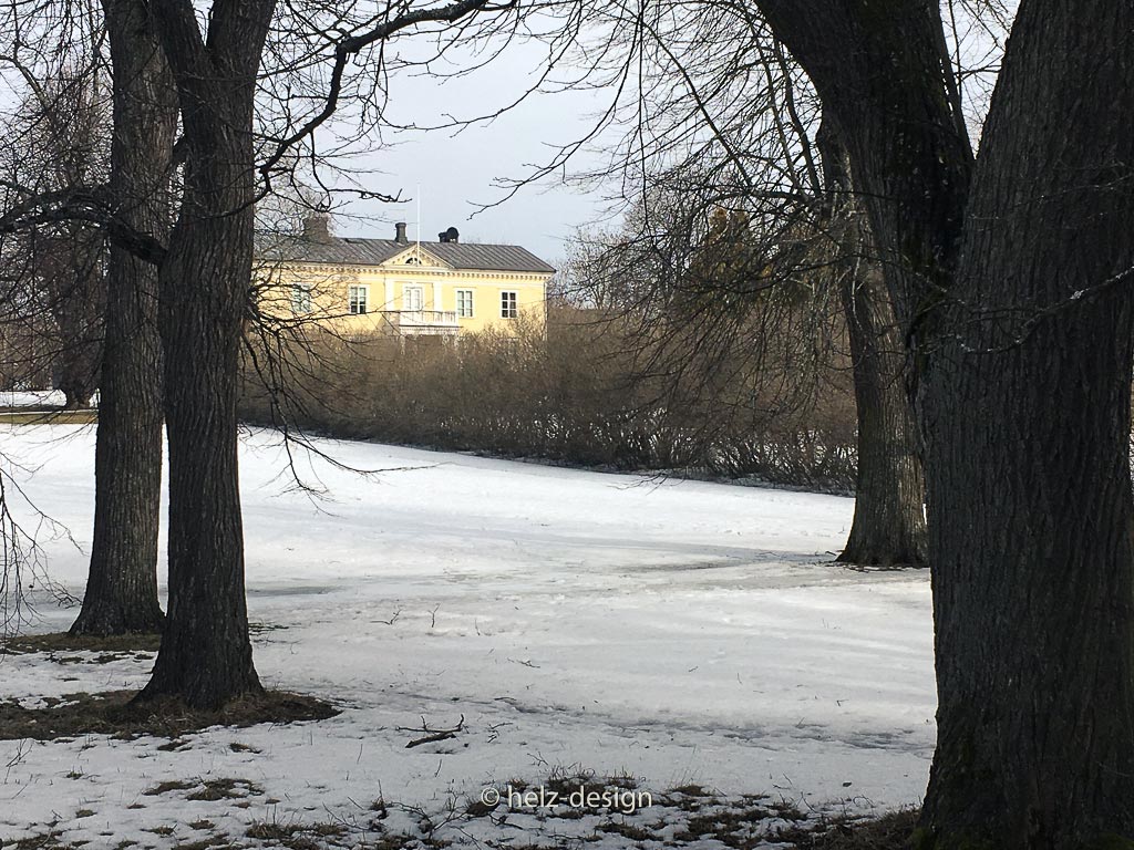 Herttoniemen Kartano Park und Herrenhaus