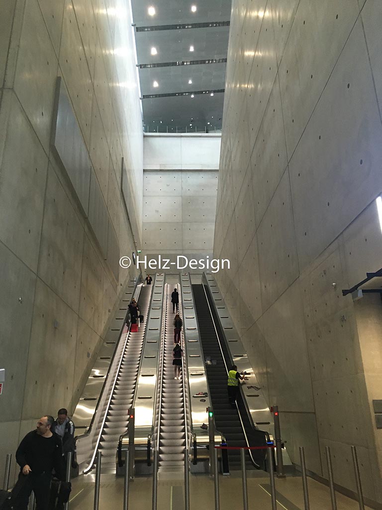 Rolltreppen am Flughafen HEL Helsinki Vantaa