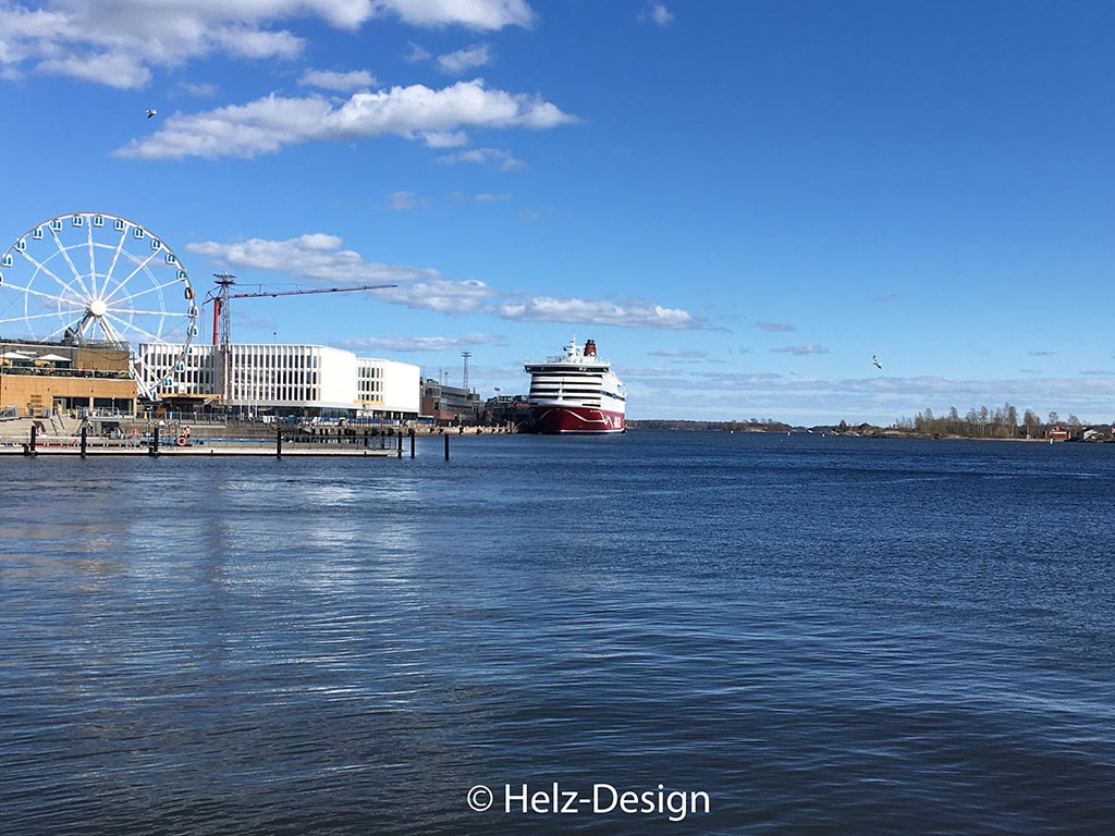 Hafenblick mit Vikinglinefähre