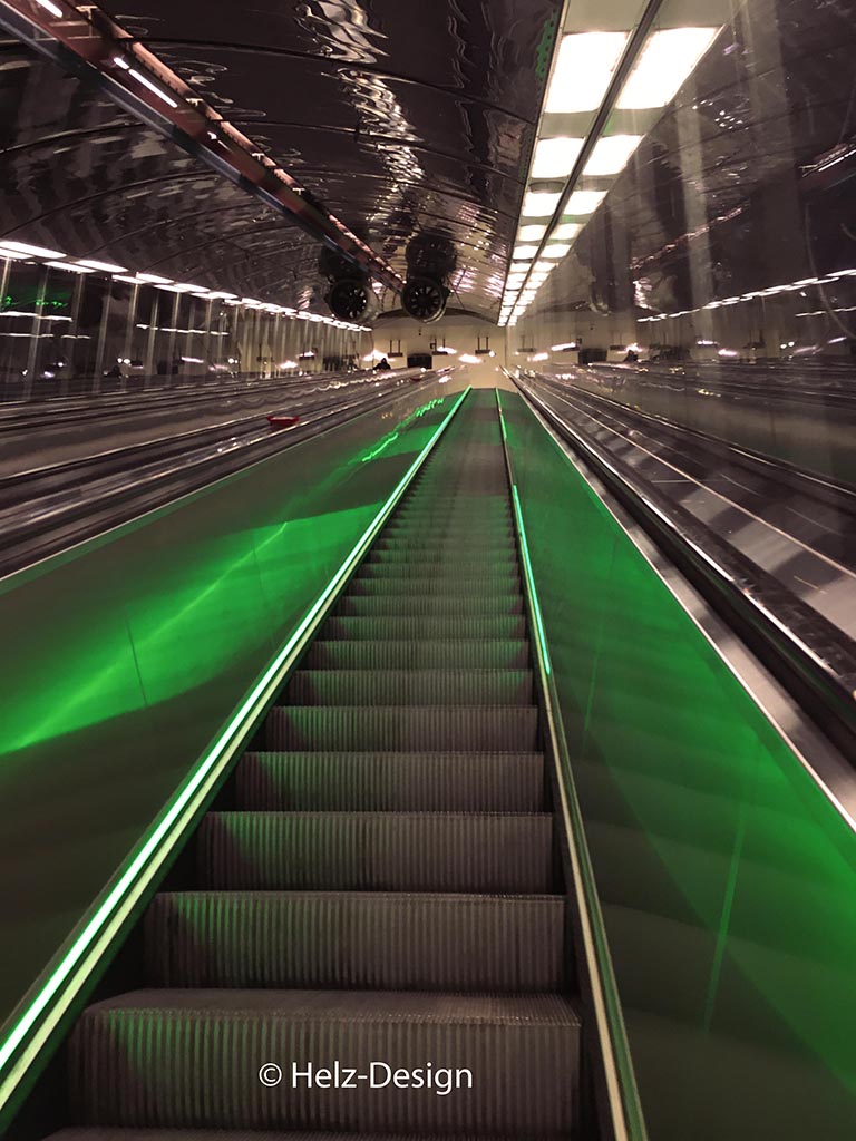 Helsinki Yliopisto Metroasema – Helsinki Universtität Metrostation 