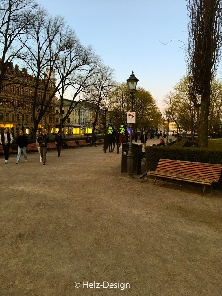 Polizei auf Pferden im Esplanadi