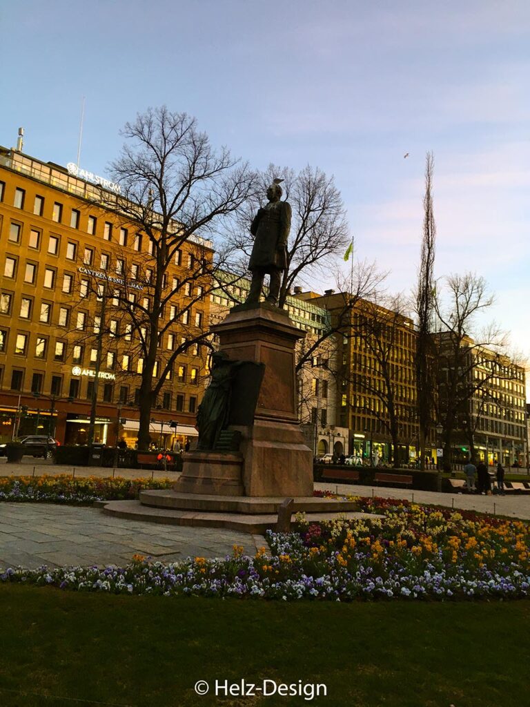 Runebergin Patsas / Runeberg Statue