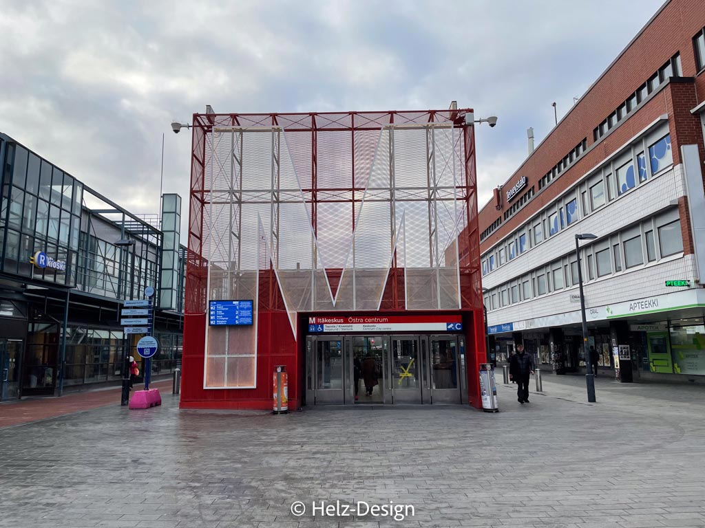 Tallinnanaukio und Metroeingang