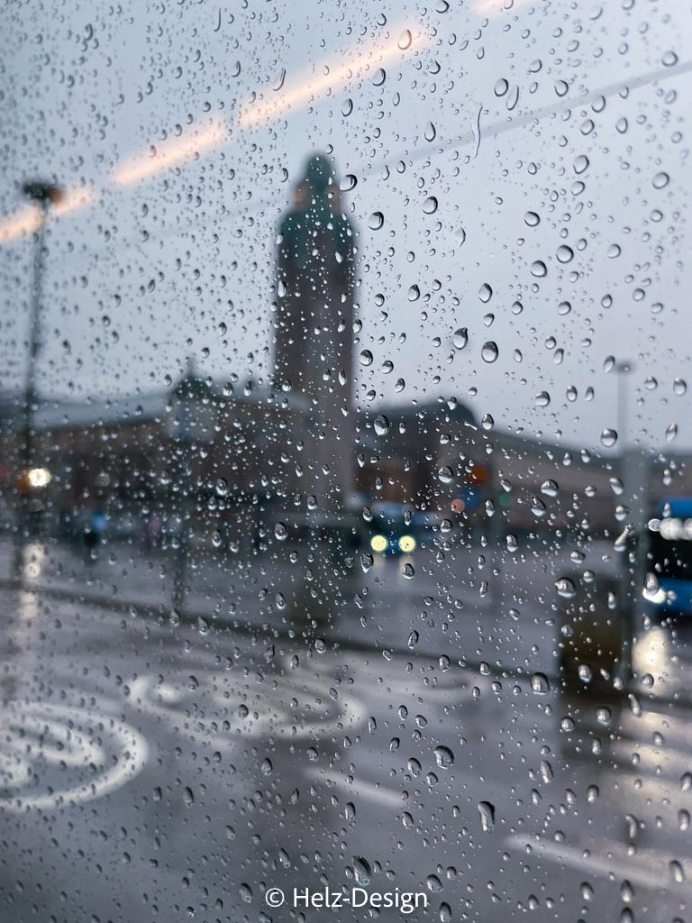 Helsinki Rautatieasema im Regen