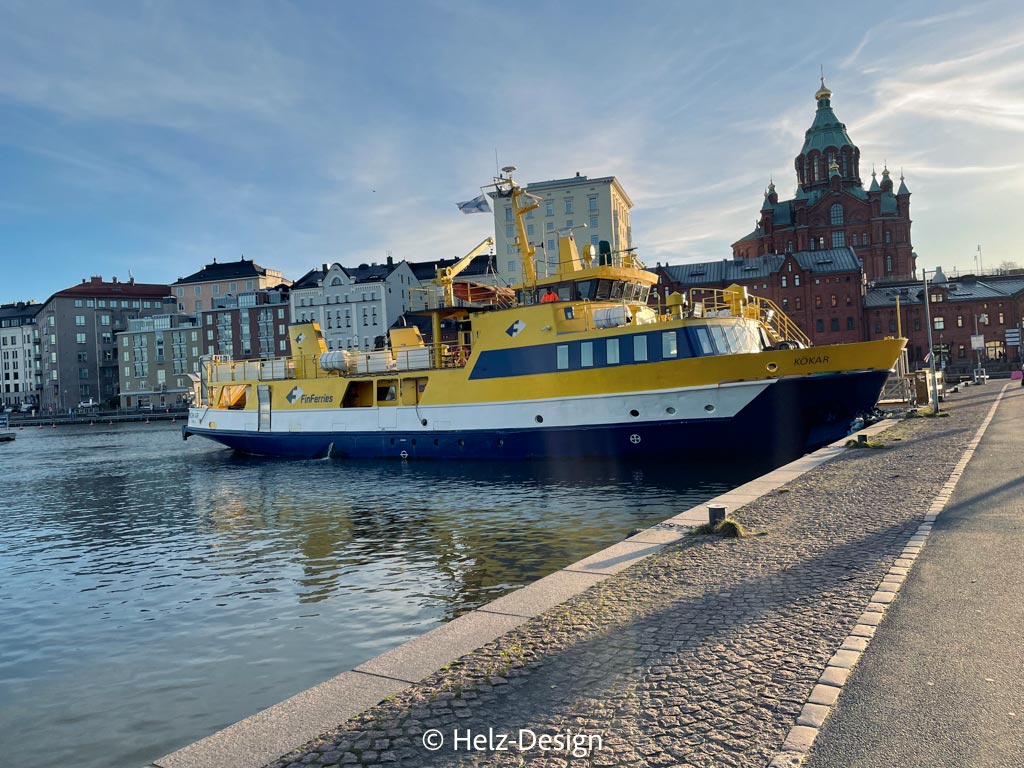 Boot im Hafen und Uspenskikatedraali