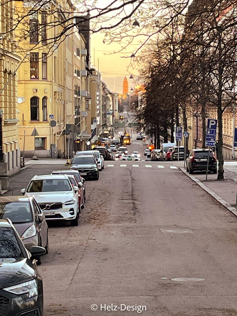 Unioninkatu im Sonnenunterganslicht: Kallion Kirkko Helsinki