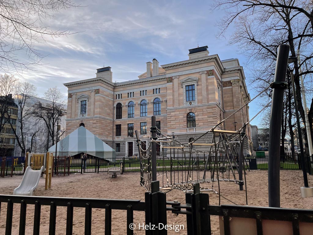Säätytalon puisto und Säätytalo